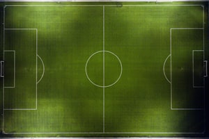 西班牙足球甲级联赛标志及球员争抢画面